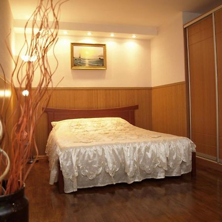Apartment In The City Center Dnipro Esterno foto