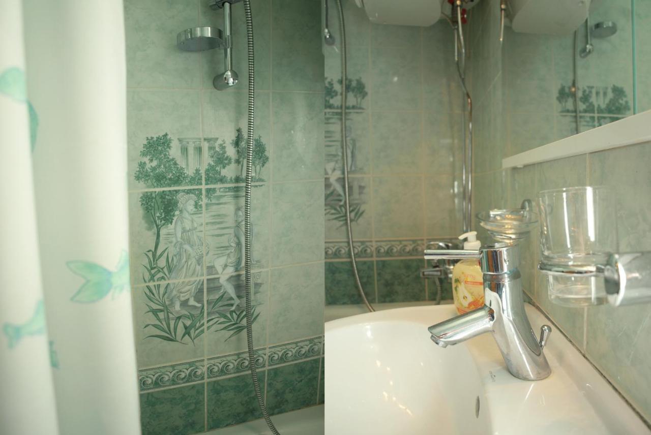 Apartment In The City Center Dnipro Esterno foto
